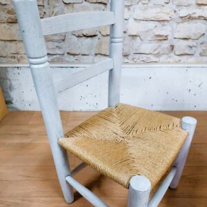 Chaise relookée patine blanche